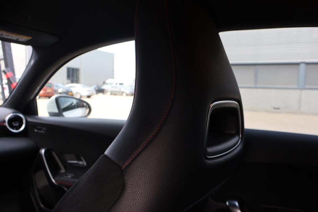 Mercedes-Benz A-Klasse 180 business solution amg l automaat l camera l temp
