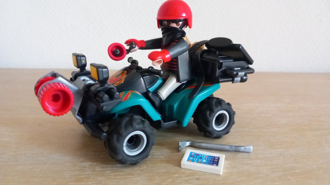 Playmobil quad met boef en buit setn 6879