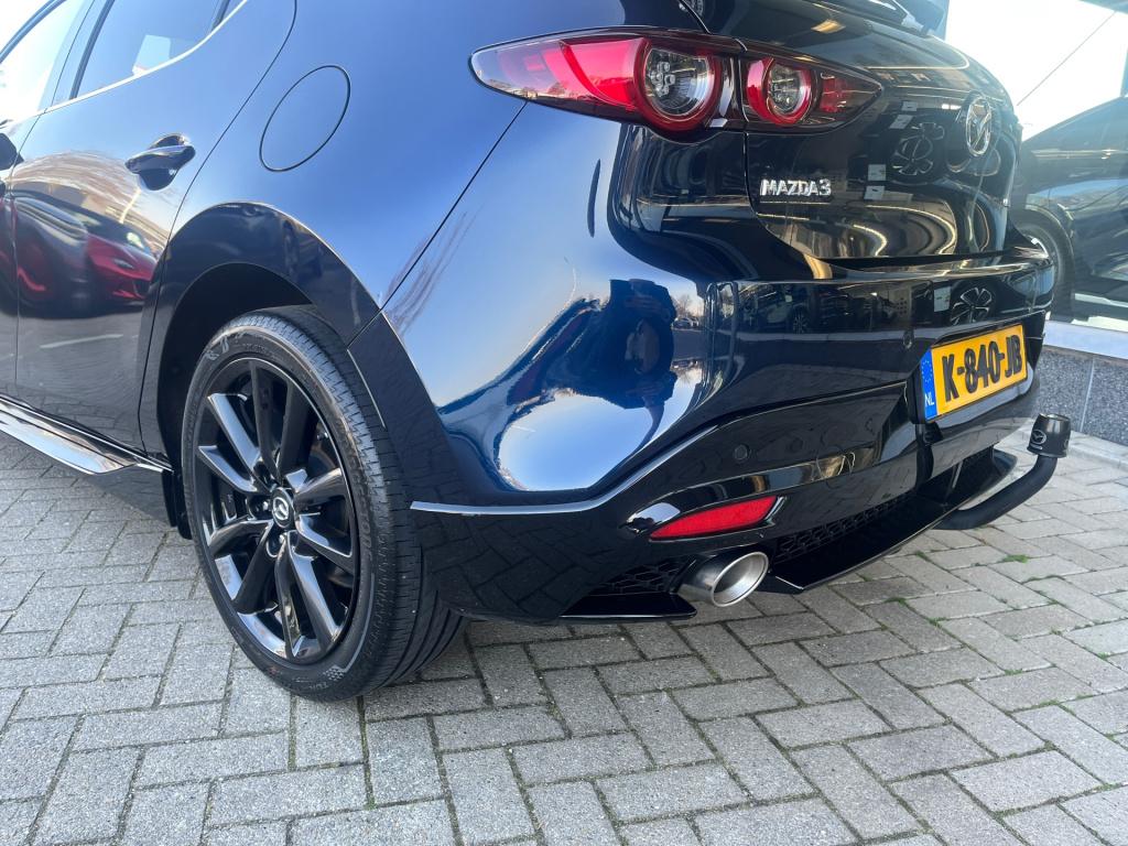 Mazda 3 2.0 skyactiv-x 180 pk luxury |aero pack|bose|trekhaak|rijklaar