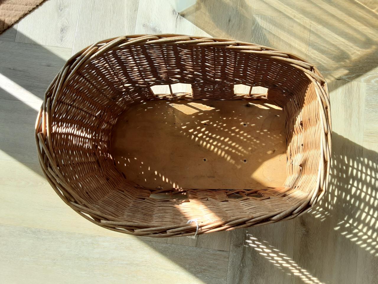 Honden mand voor op de fiets i.p.s.