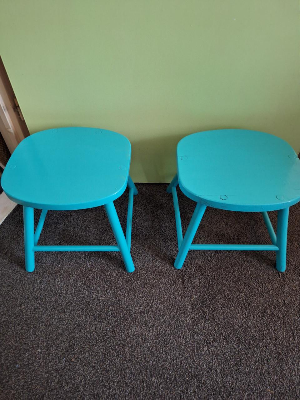 2 lage tafeltjes