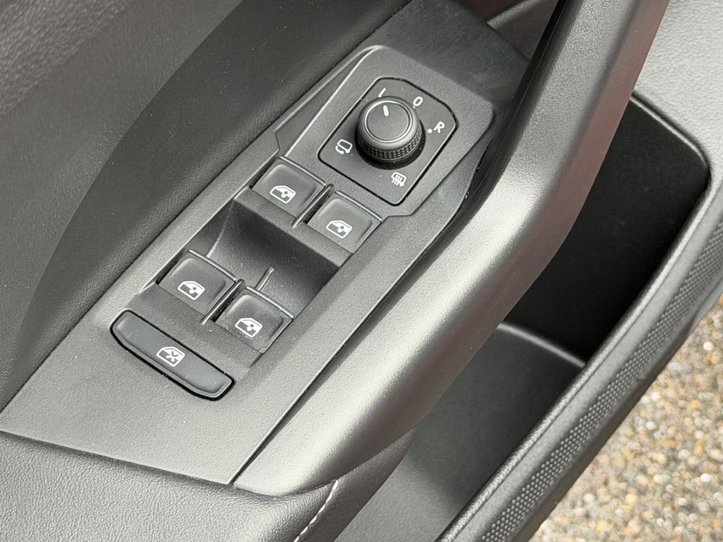 Volkswagen T-cross 1.0 tsi 115pk dsg goal | trekhaak | camera | 4-season | 