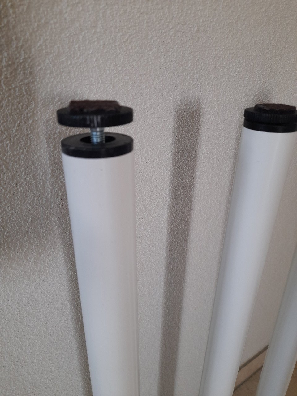 4 Ikea ADILS  tafelpoten met stelvoet (in goede nette staat )