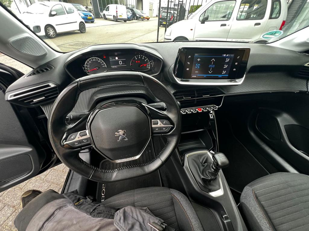 Peugeot 208 1.2 puretech blue lease active
