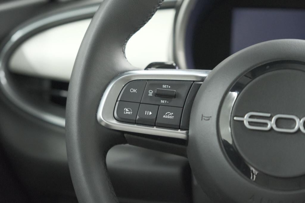 Fiat 600 1.2 hybrid la prima | elektrische achterklep | adaptieve cruise co