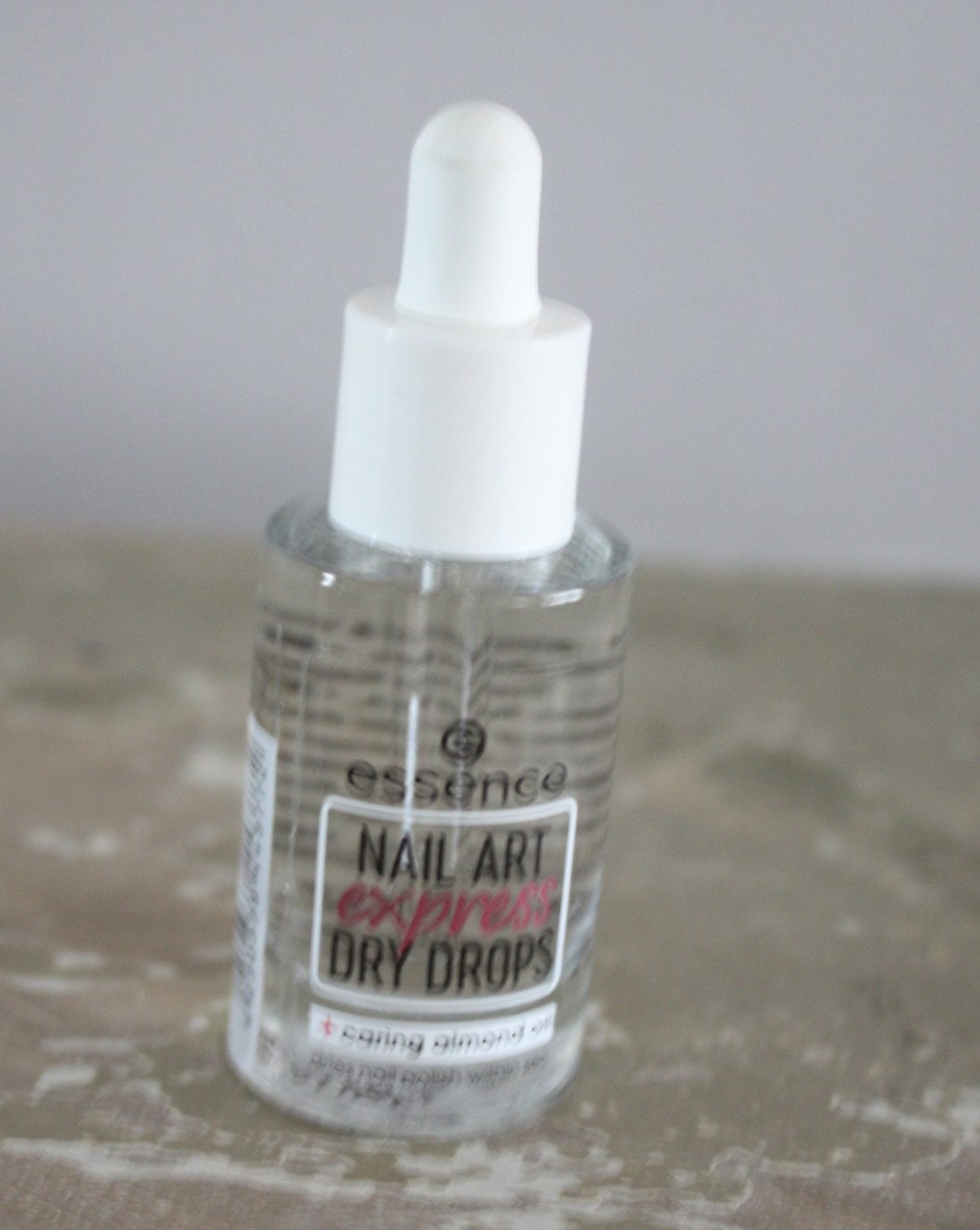 Nagel verzorging  essence nailart express dry dreps