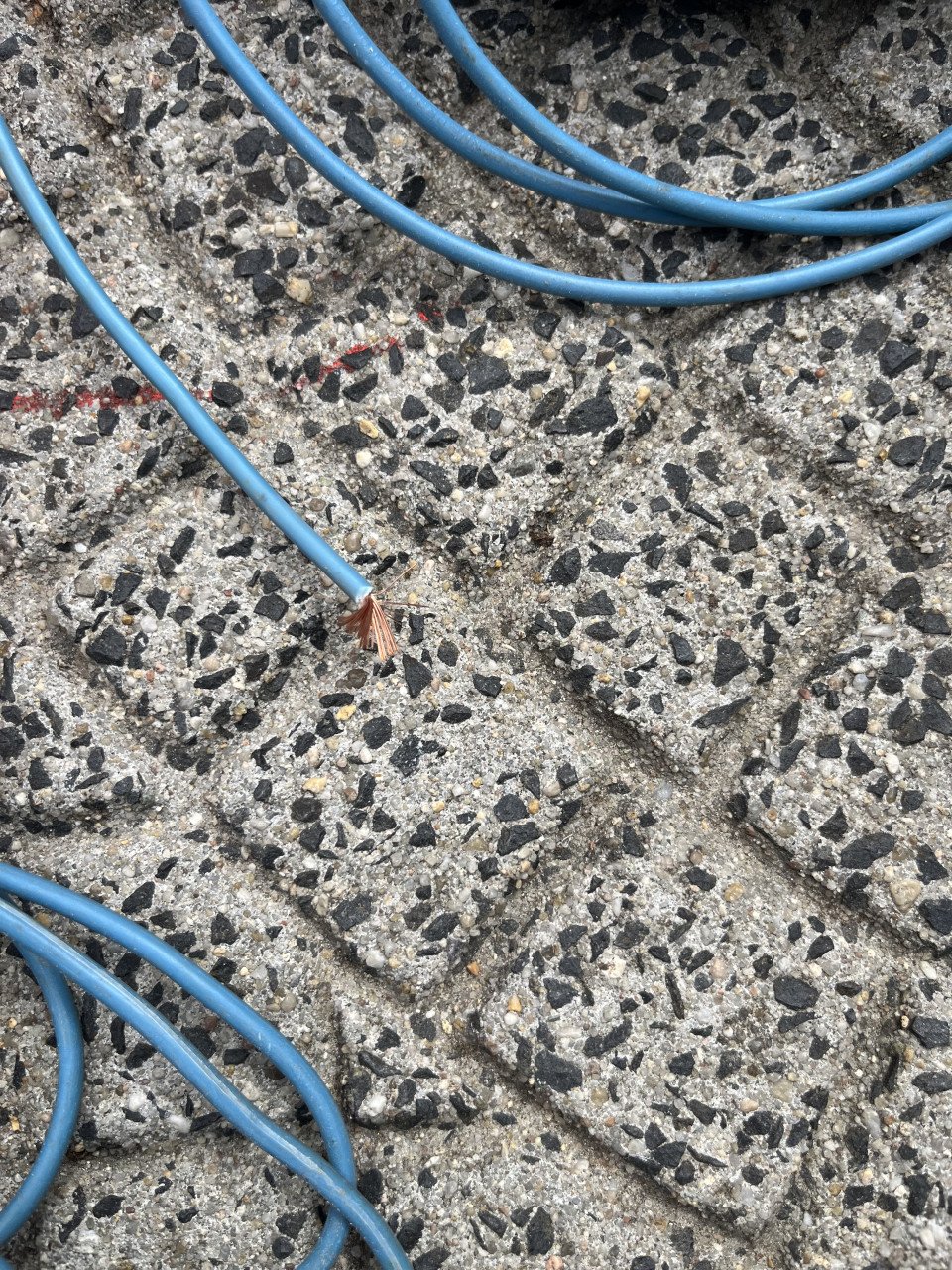 Installatiedraad met harde kern en bundeldraad. Accudraad
