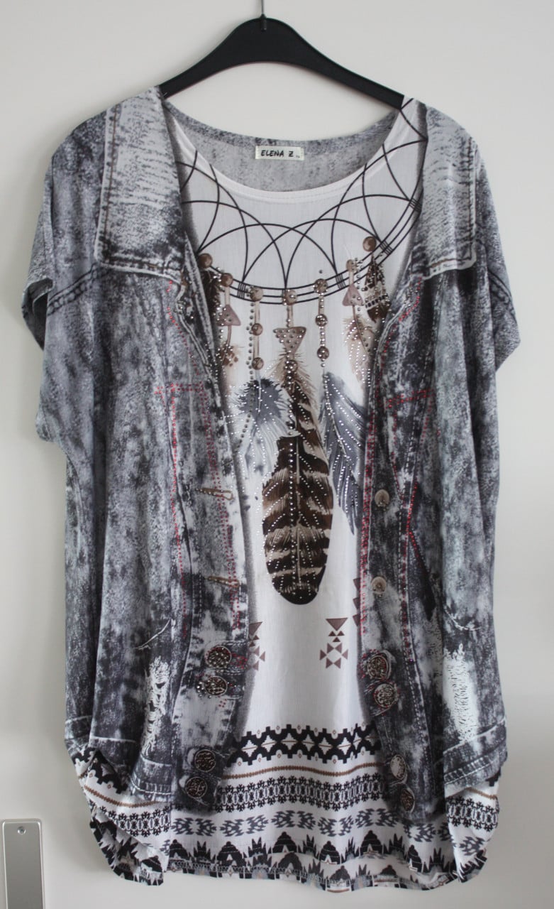 Shirt  grijs wit en veer en diamantjes maat xl