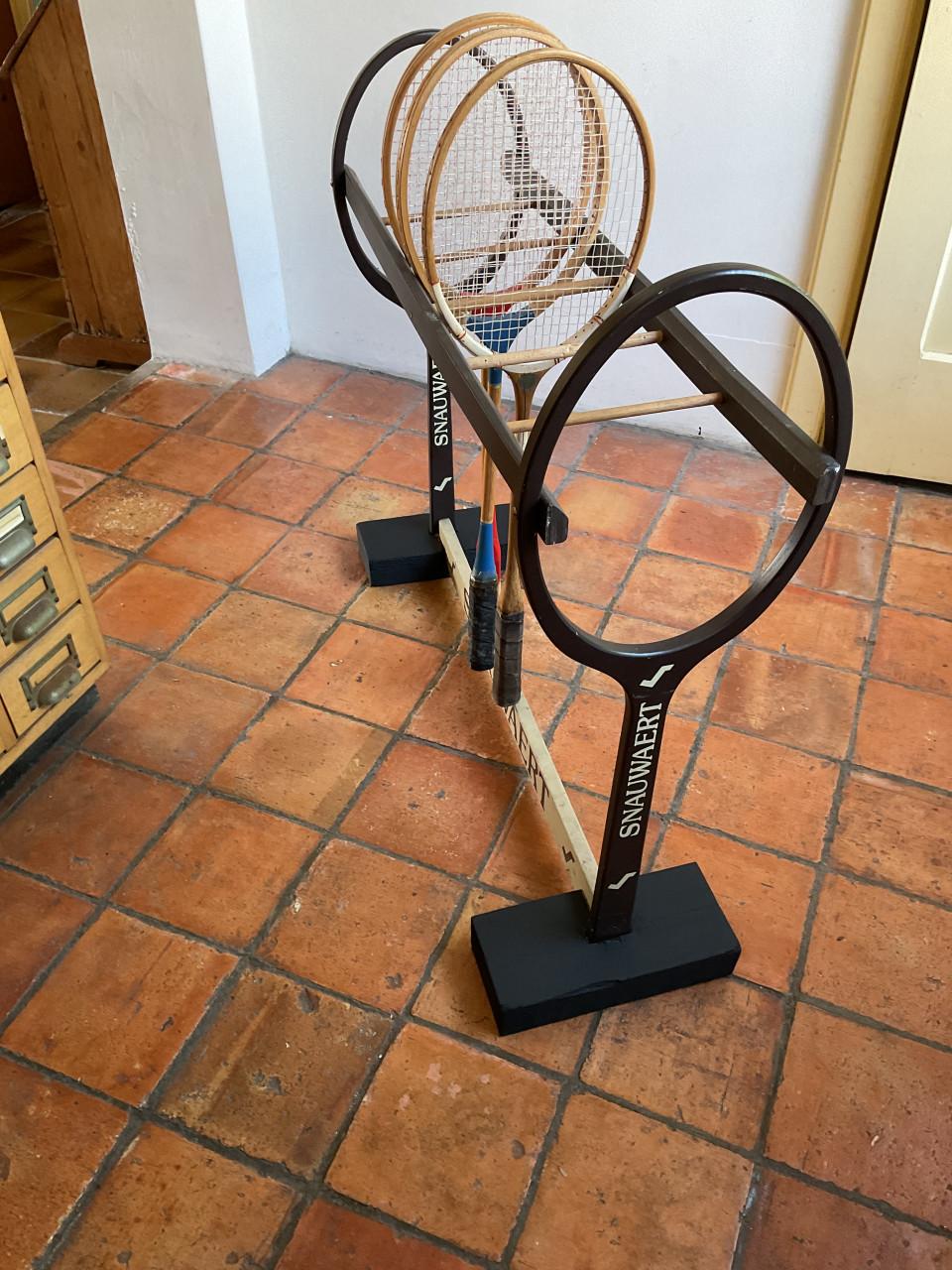 Tennis racket standaard uit winkel