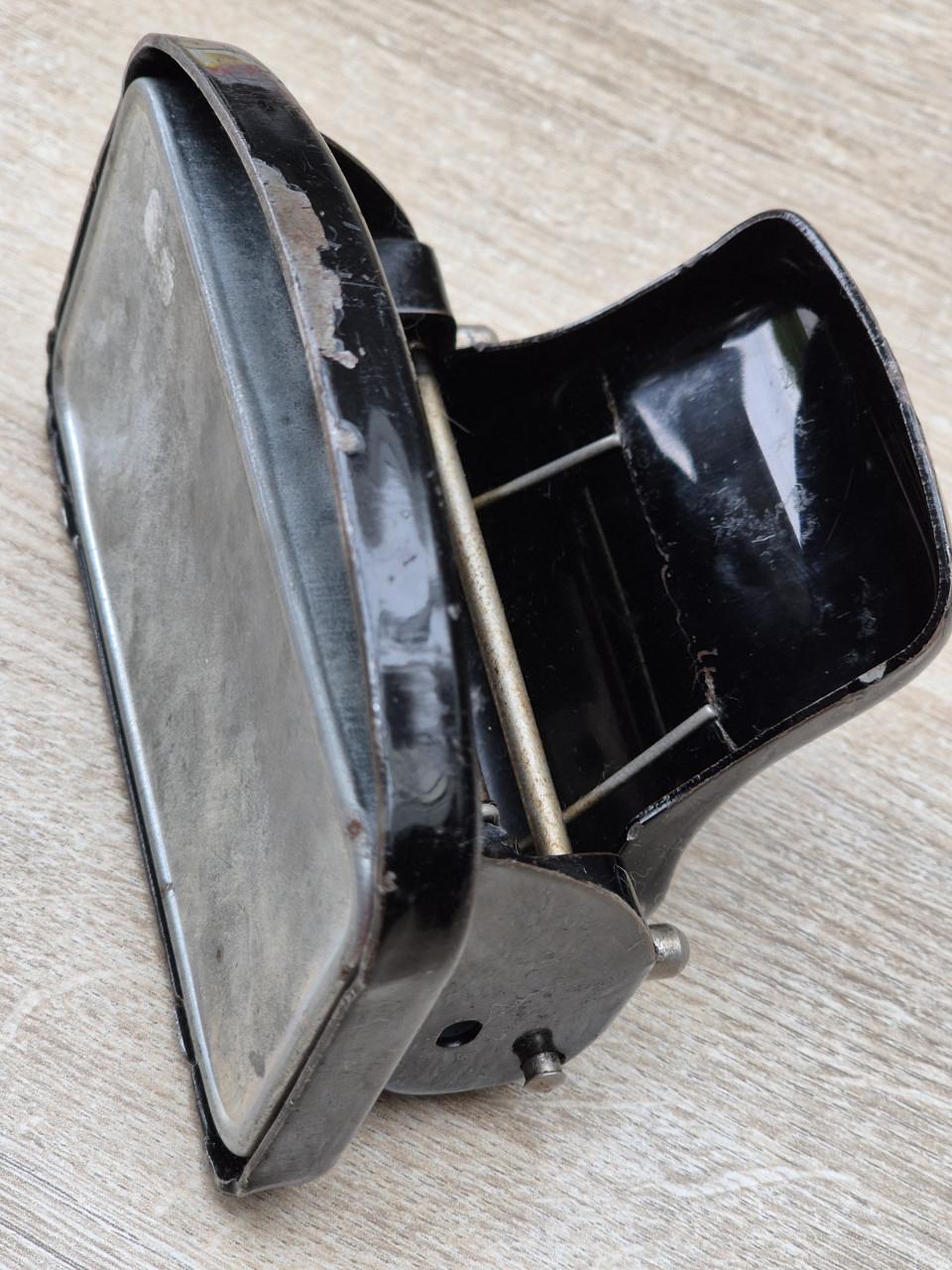 Oude zwarte perforator