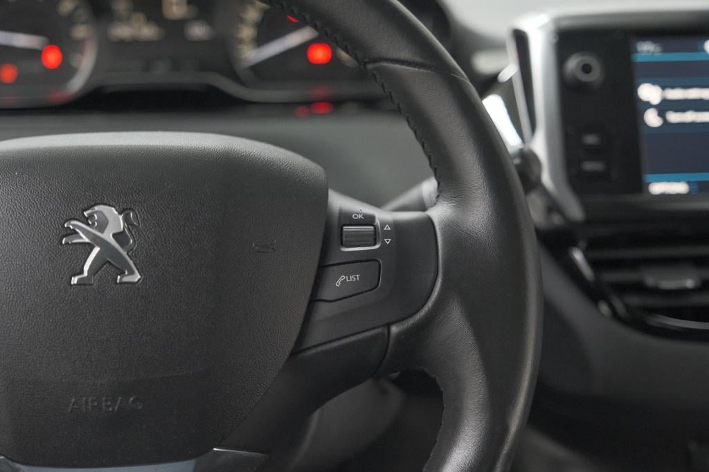 Peugeot 208 puretech 82 signature | allseason banden | navigatie | parkeers