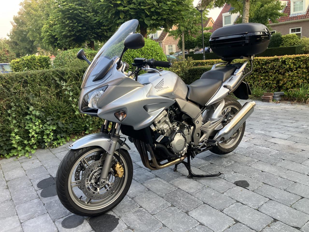 Honda CBF1000A 2008 slechts 21.390 km topkoffer recent geserviced 100% goed