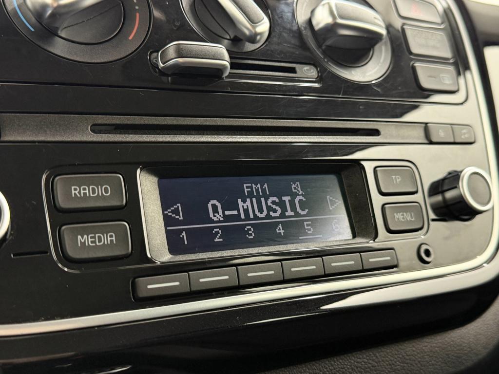 Volkswagen UP! occasion 1.0 high up! bluemotion | grijs | tweedehands volks