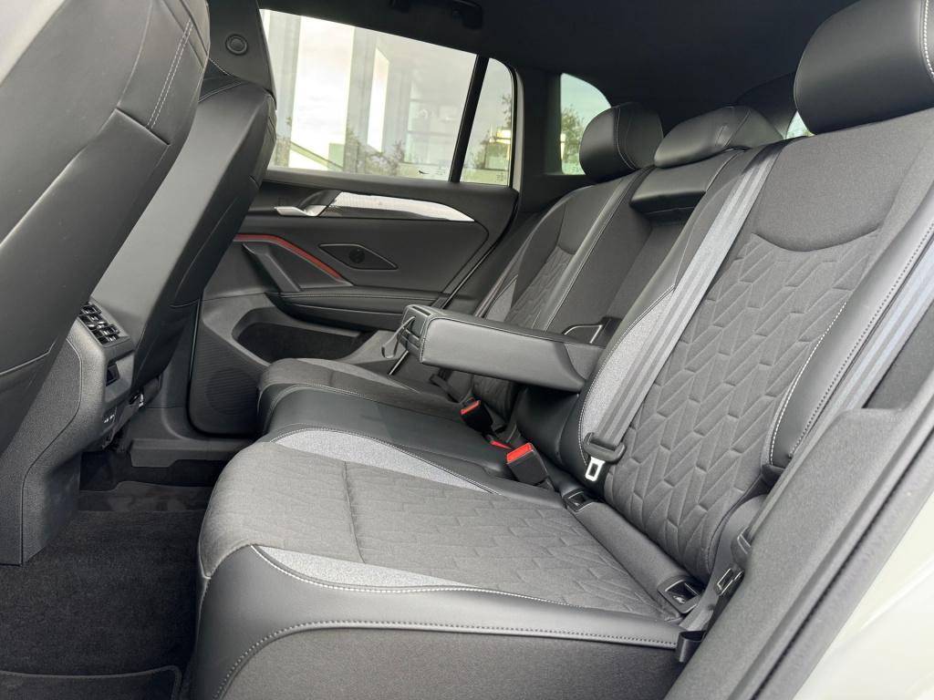 Volkswagen Tiguan 1.5 tsi goal * acc * 360 camera * trekhaak * lane + side 