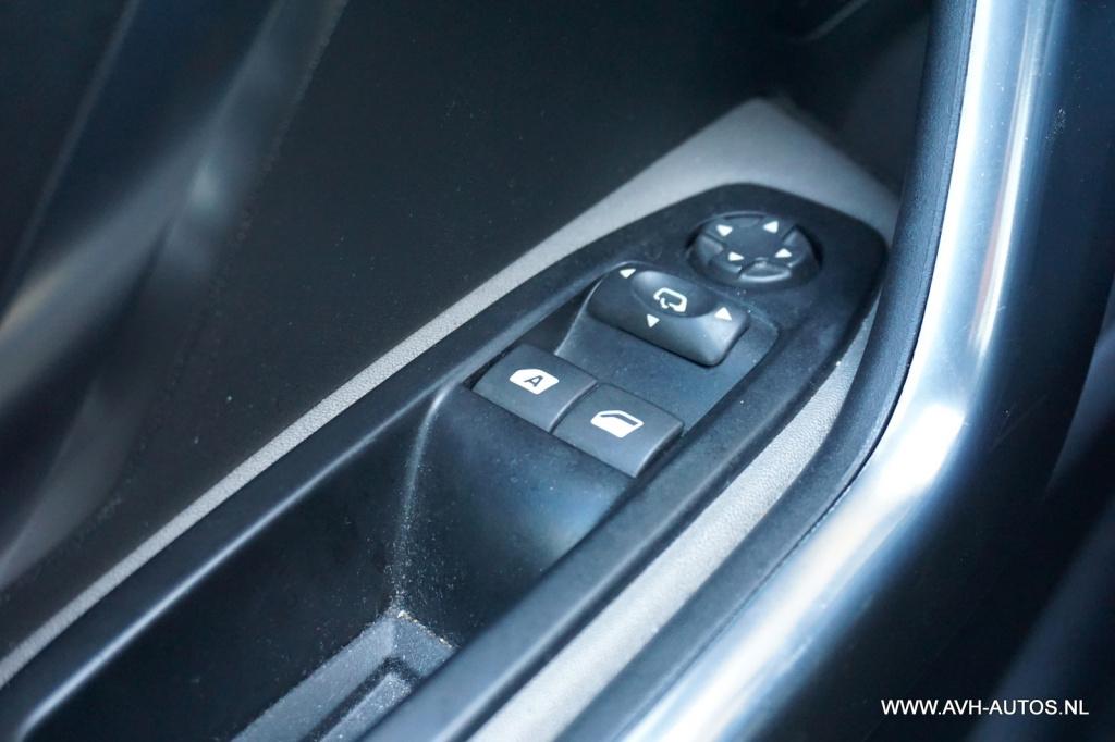 Peugeot 208 1.6 thp xy, motor defect!