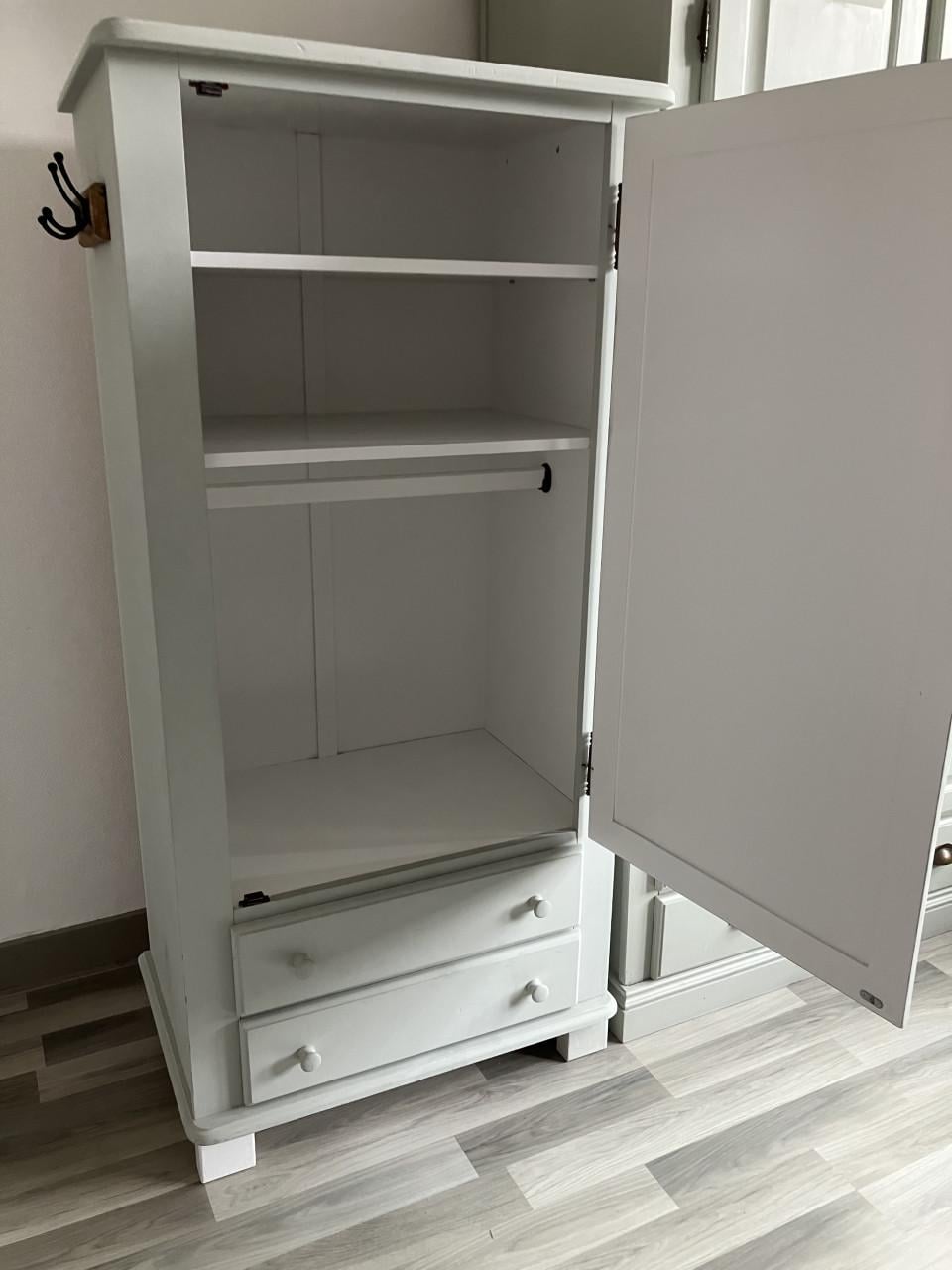 Brocante kleding kast