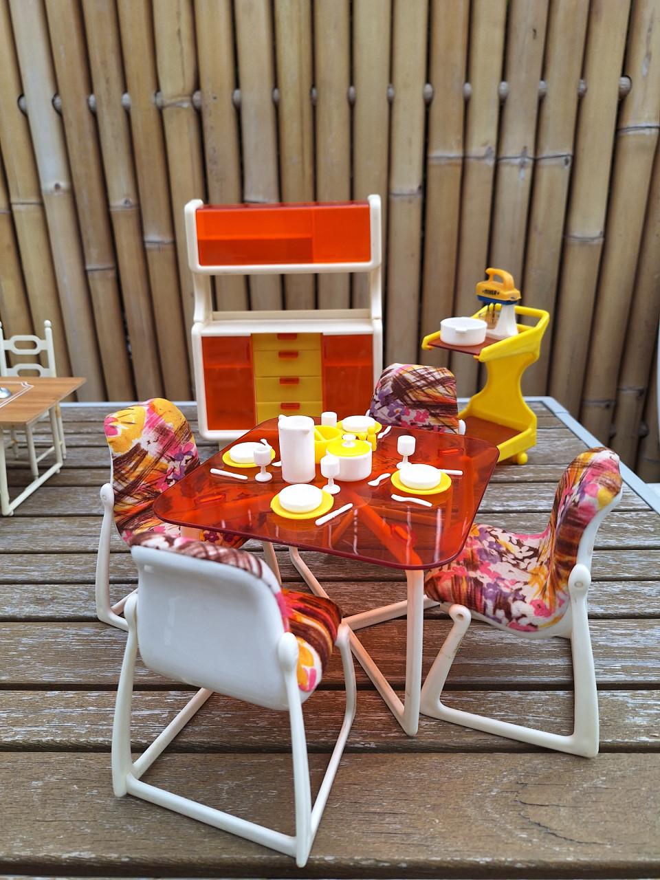 Barbie Dining room 1978 /Barbie keuken met accessoires