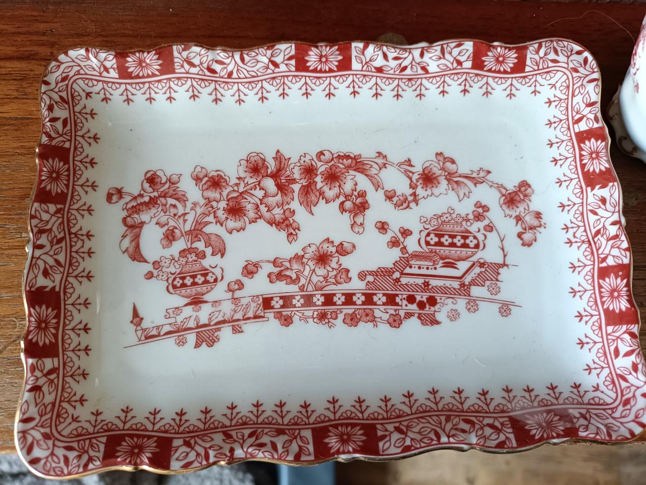 Oud suiker en melk setje op schaaltje