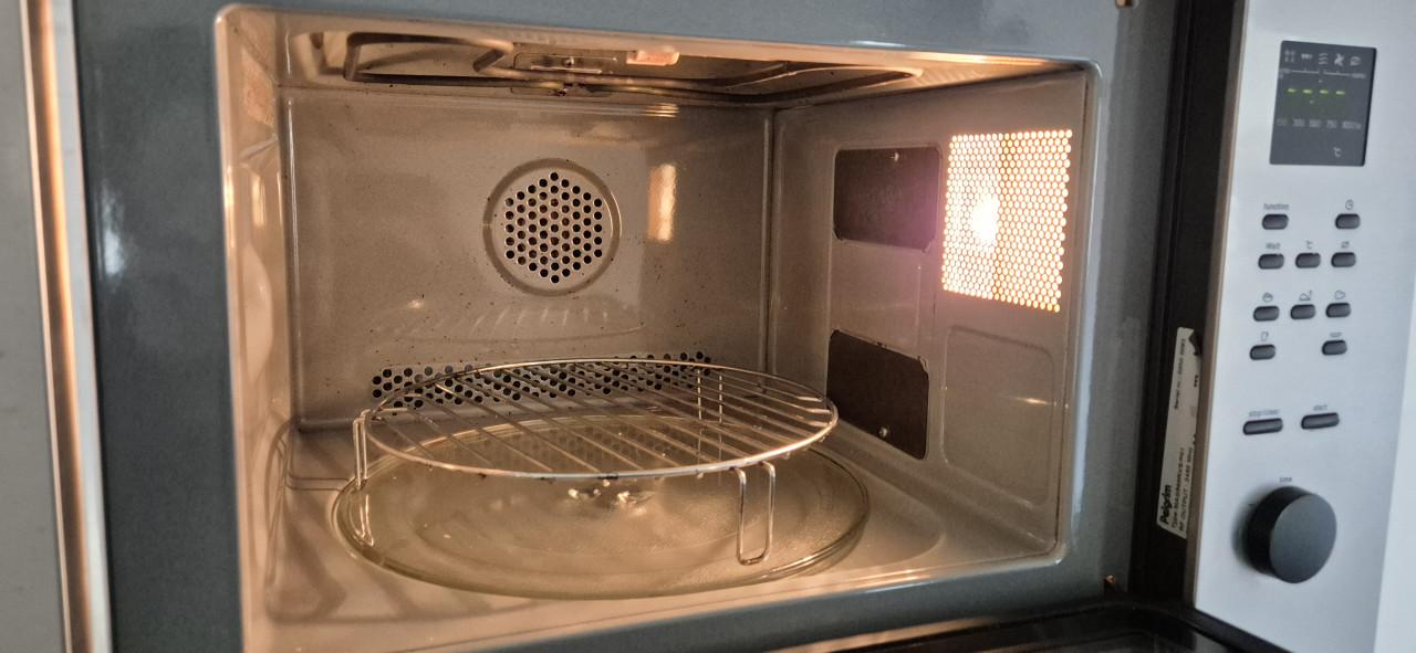 Vaatwasser, combi oven, koelkast met vriesvak