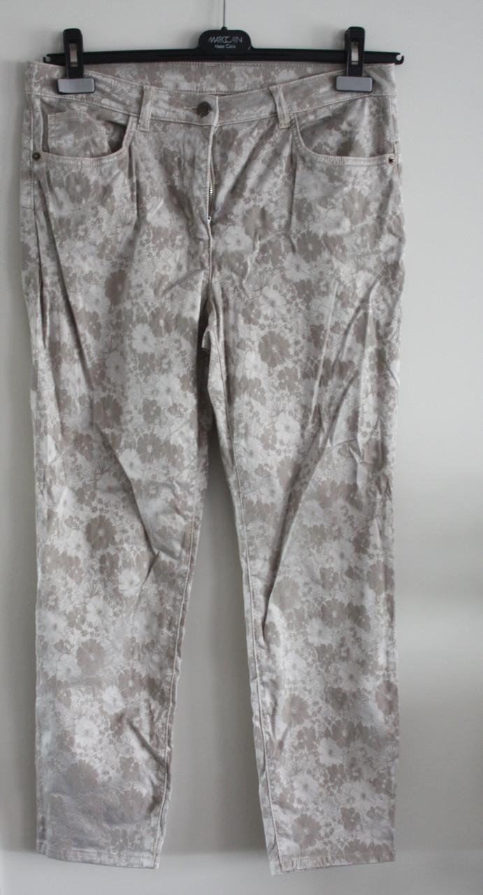 Glanzende broek met rozen print  maat 20