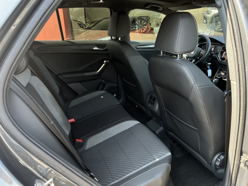 Volkswagen T-roc 1.5 tsi r-line dsg aut | pano | 19'' lmv