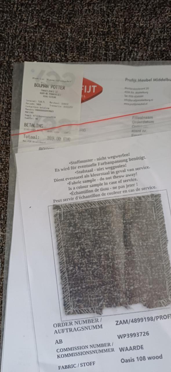 Licht grijze bank plus luxe stoel