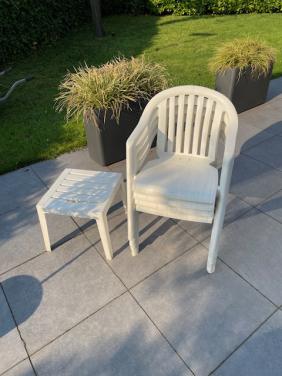 4 kunststof tuinstoelen, solide, stapelbaar, wit