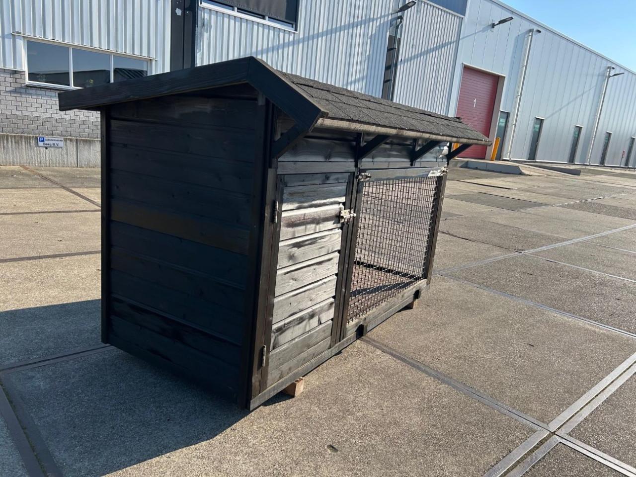 Prachtig groot hondenhok