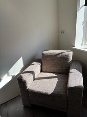 Bruine stoffen fauteuil