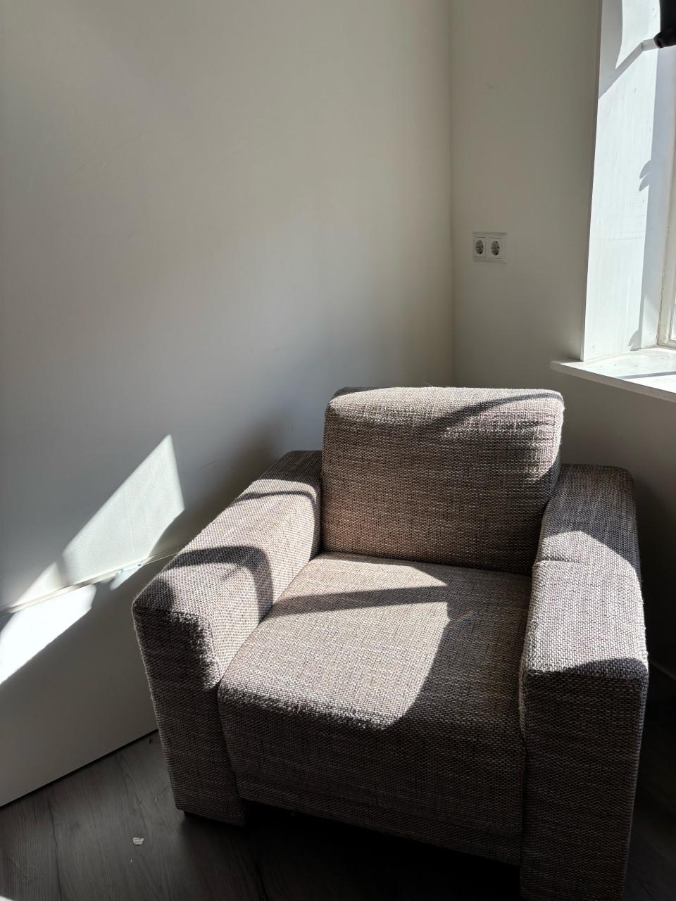 Bruine stoffen fauteuil