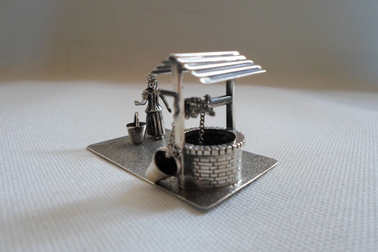 Zilver Miniatuur Vrouw Waterput