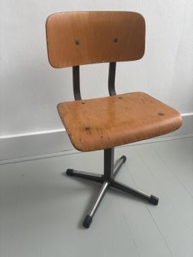 Vintage schoolstoeltje