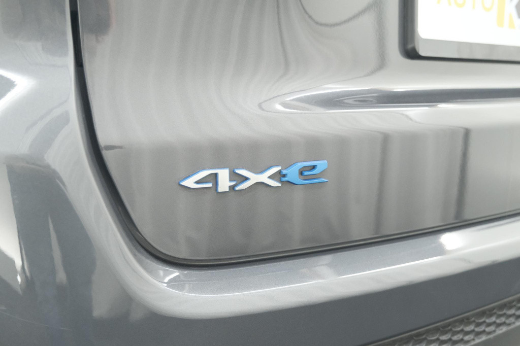 Jeep Compass 4xe 190 plug-in hybrid electric night eagle | camera | apple c