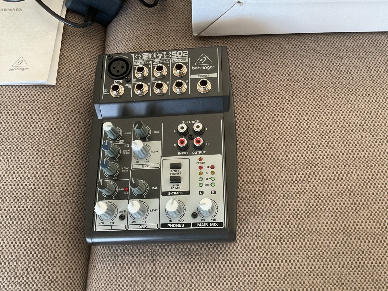 Behringer XENYX 502 mixer met Mic pre-amp and Engels EQ  z.g.a.n