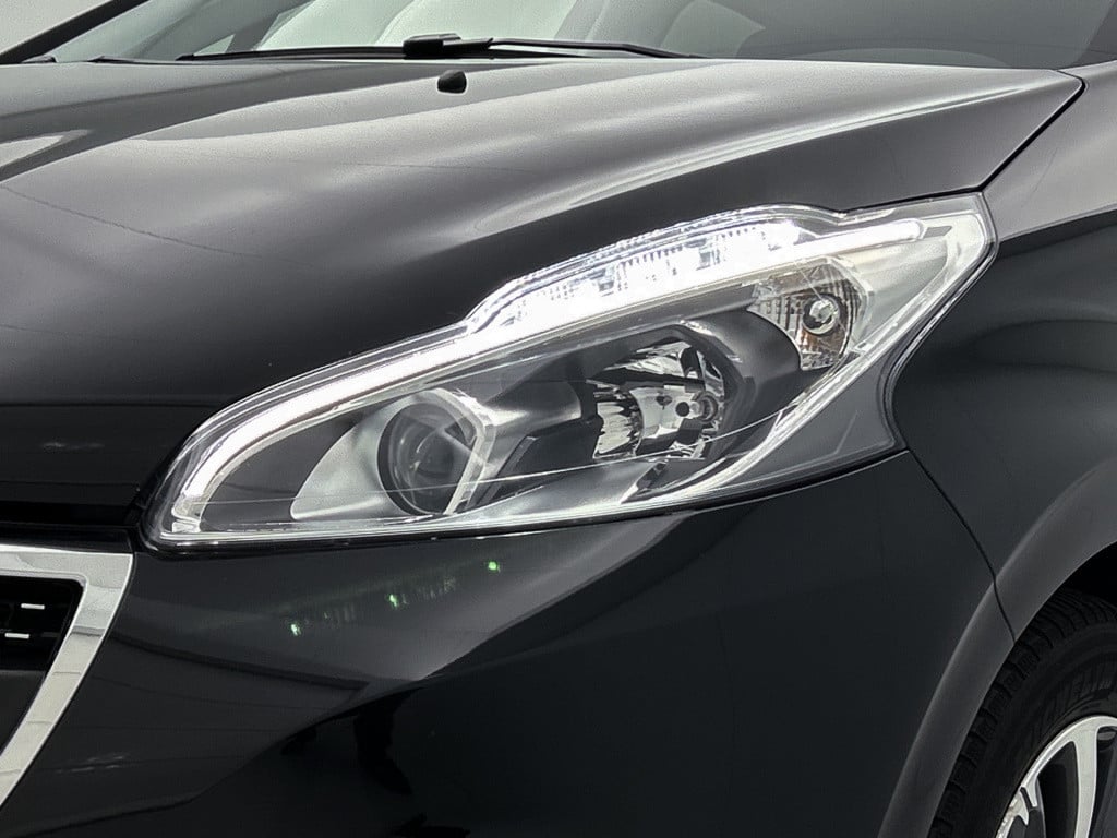 Peugeot 208 110pk automaat allure | rijklaar | panoramadak | navi | achteru