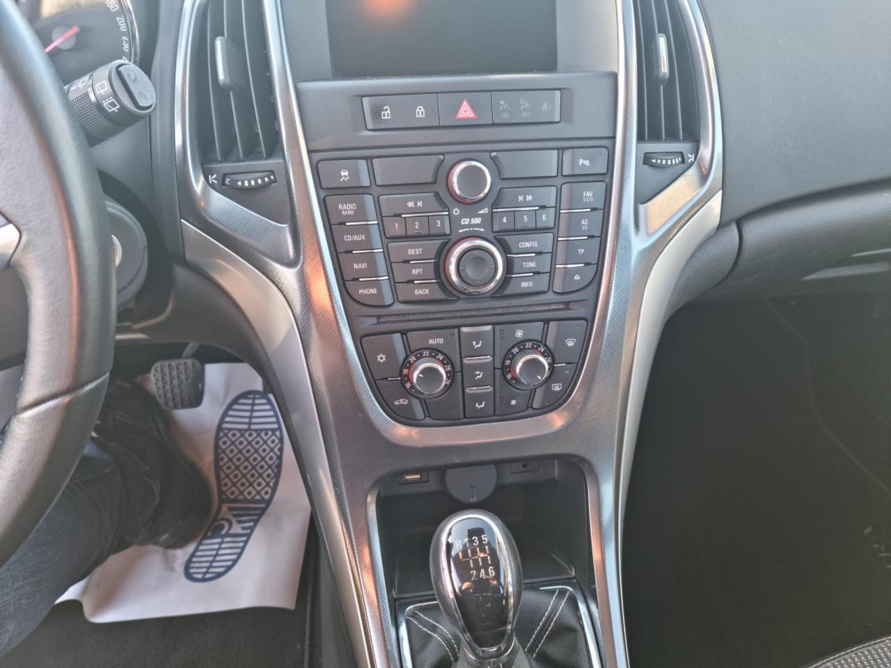 Opel astra sports tourer 1.4i turbo bj 2011