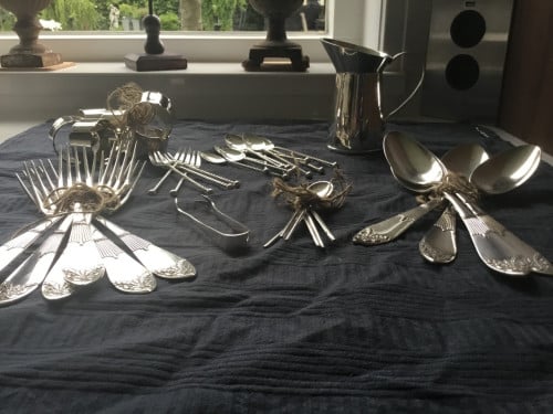 Bestek, kannetje/ lepels,/ vorken. ( brocante)