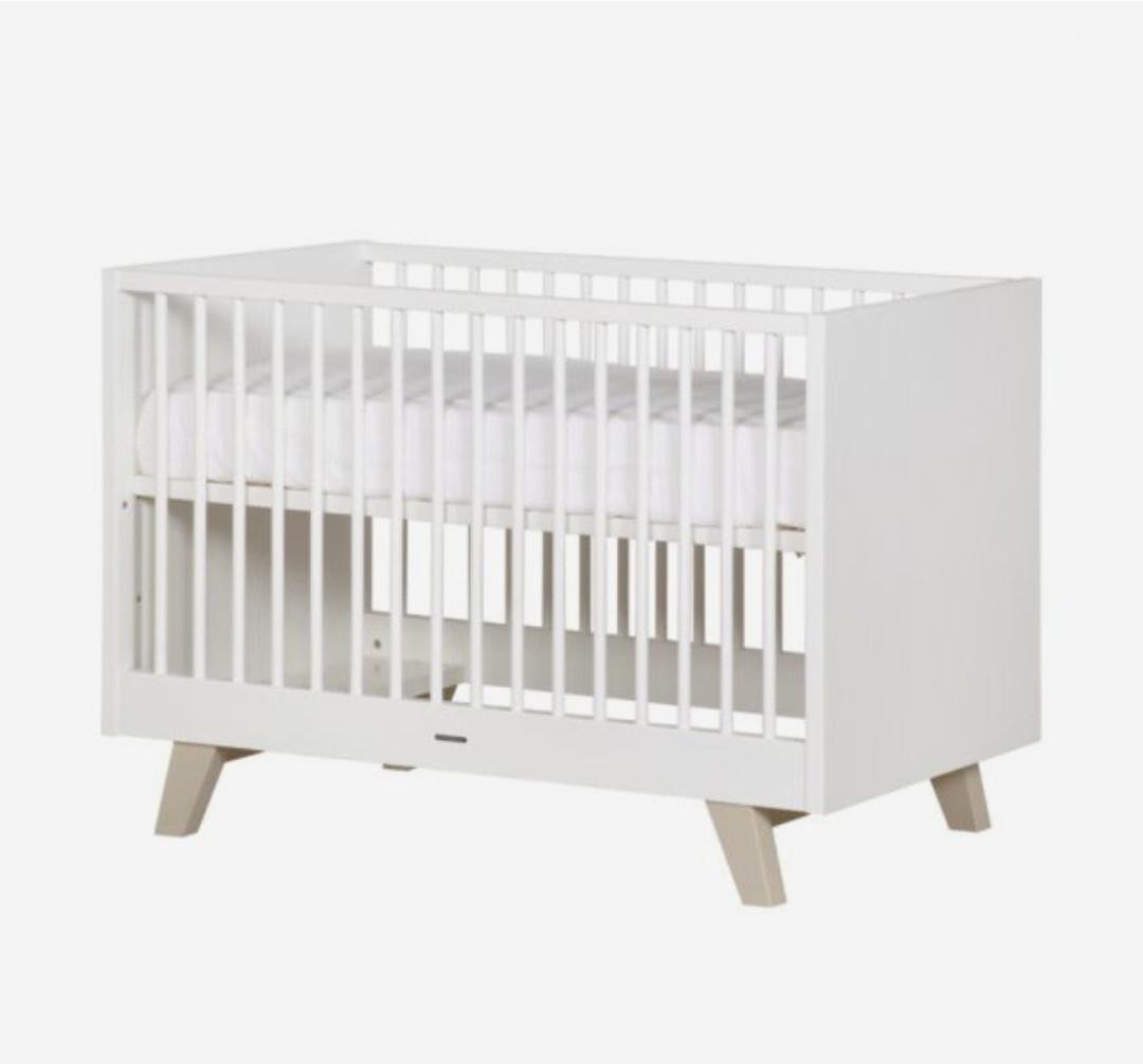 Complete Kidsmill Lars babykamer (commode, kast en ledikant)