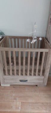 Complete kinder kamer, ledikant, commode en box