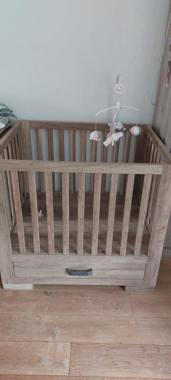 Complete kinder kamer, ledikant, commode en box