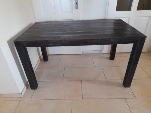 Massief mango  houten tafel 80 x 140 x 77H  (in goede nette staat )