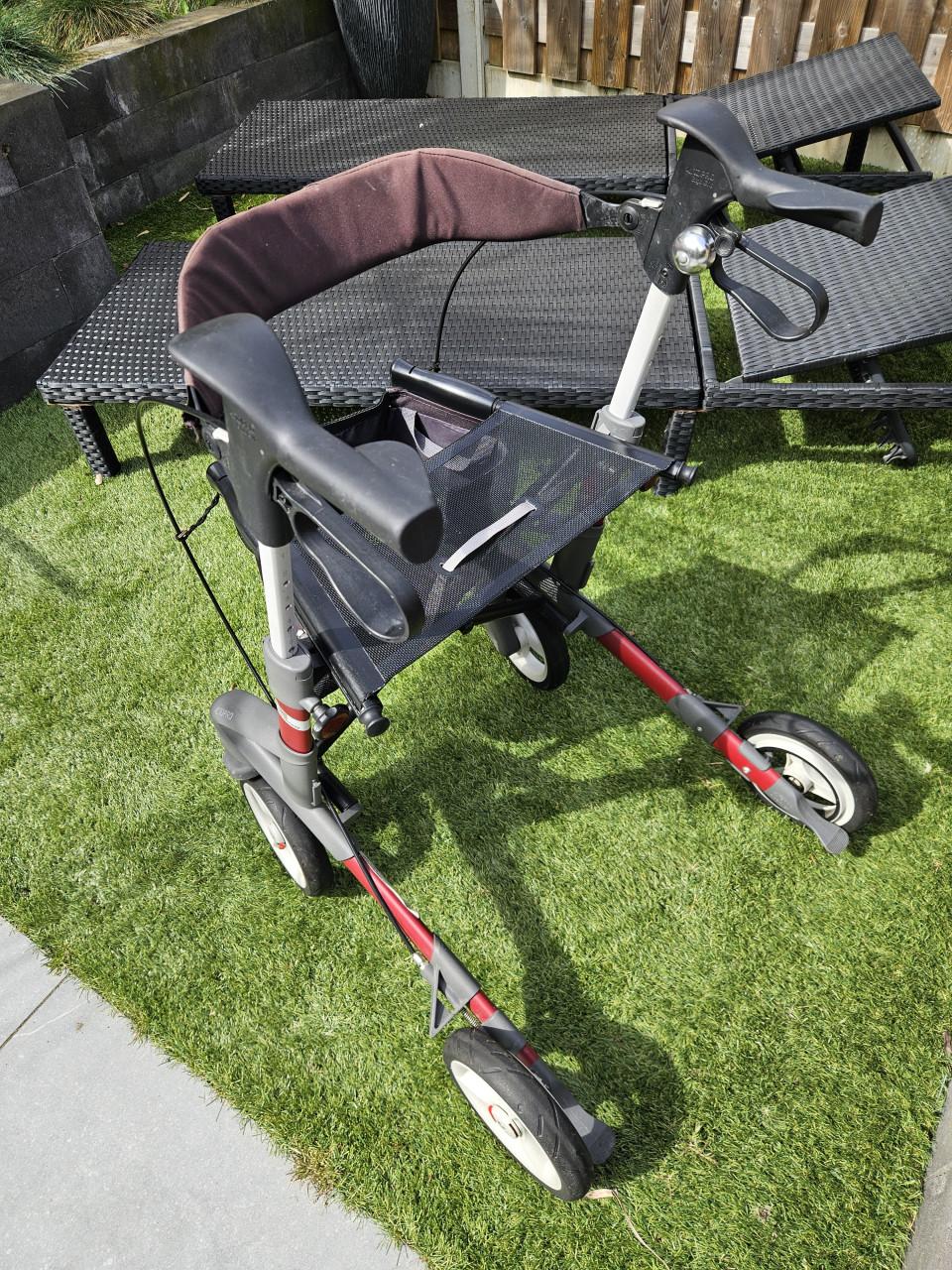 Zgan Topro Troja 5G rollator in de kleur rood, zeer nette staat