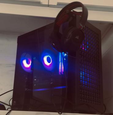 Game PC Set up met monitor -  Asus RTX 4060 & Ryzen 5 power, 32GB RAM - 1TB