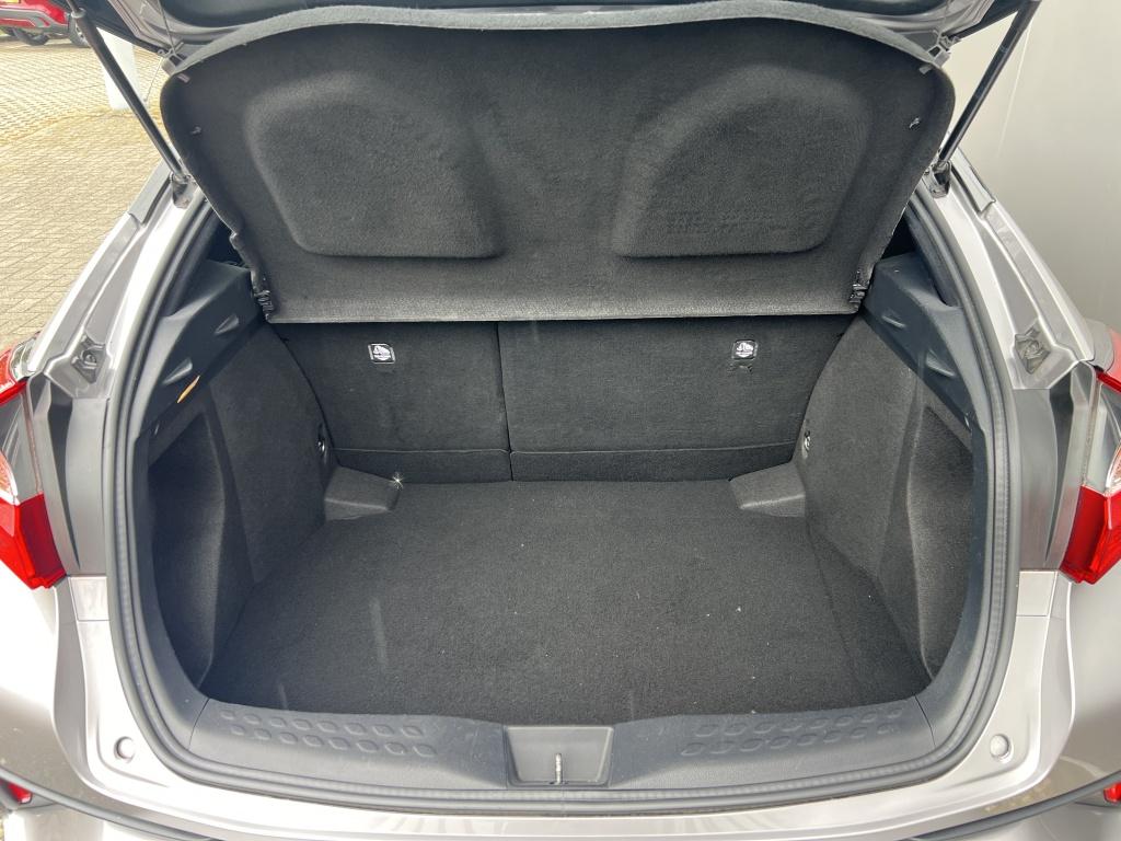 Toyota C-hr 1.8 hybrid executive | trekhaak |