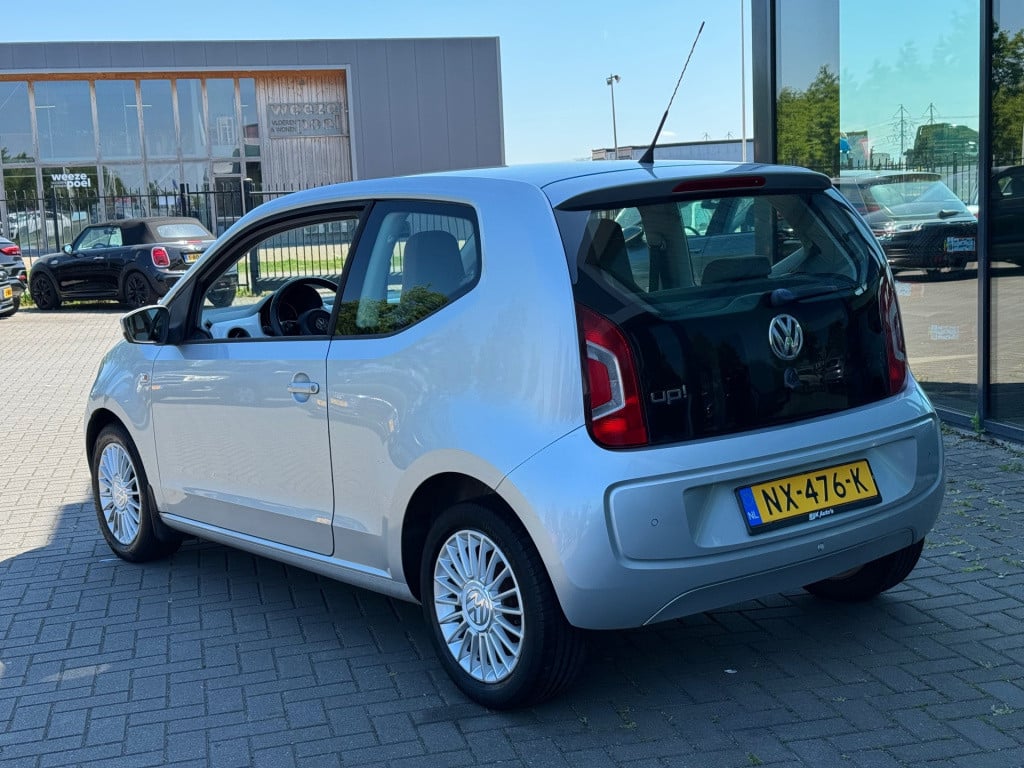 Volkswagen UP! 1.0 high up! * stoelverwarming * navi * lm velgen