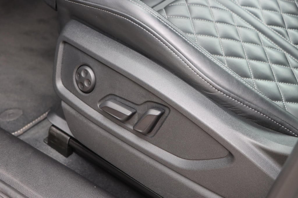 Audi Q5 55 tfsi e s edition competition 367pk s-tronic