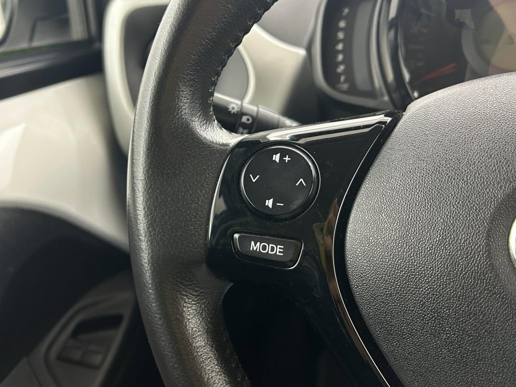 Toyota Aygo occasion 1.0 vvt-i x-play | wit | tweedehands toyota aygo | air