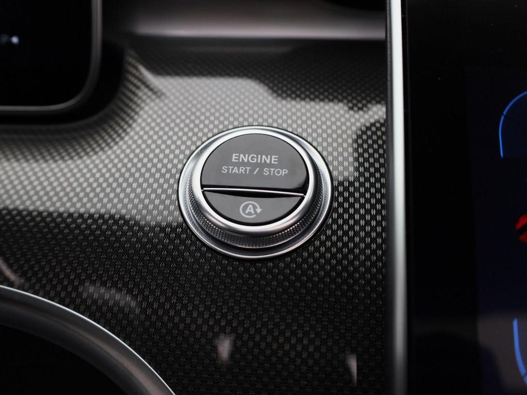 Mercedes-Benz C-Klasse 180 amg line | automaat | panoramadak | trekhaak | v