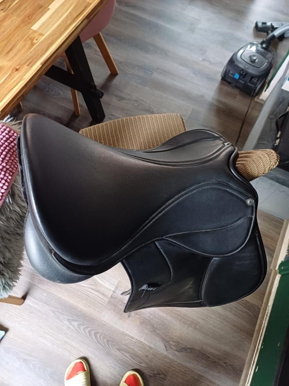 Veelzijdigheidszadel norton 17 inch