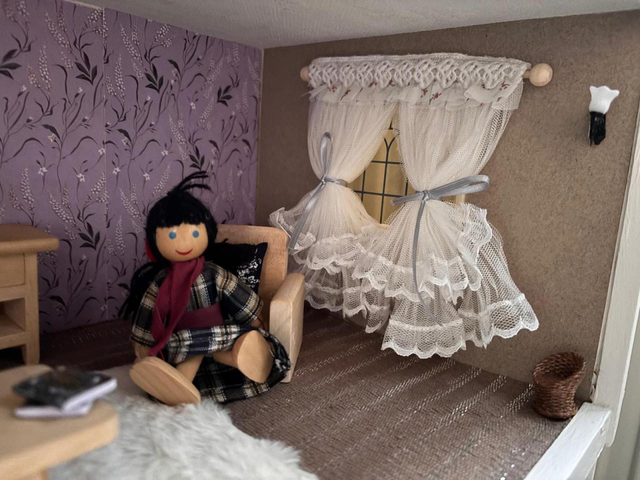 Te koop poppenhuis drie losse elementen